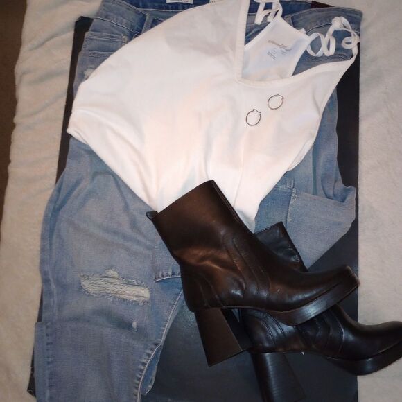 🆕👖Mid-Rise Distressed Skinny Jeans - Picture 5 of 5